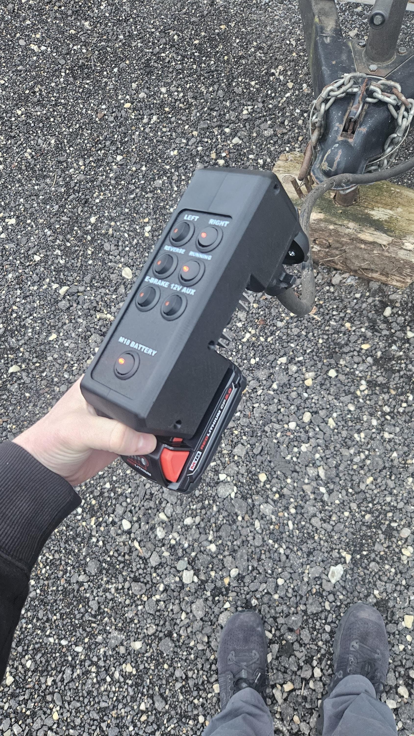 Milwaukee M18 Trailer Light Tester | 7-Pin Connector | Battery Powered Diagnostic Tool |RV trailer