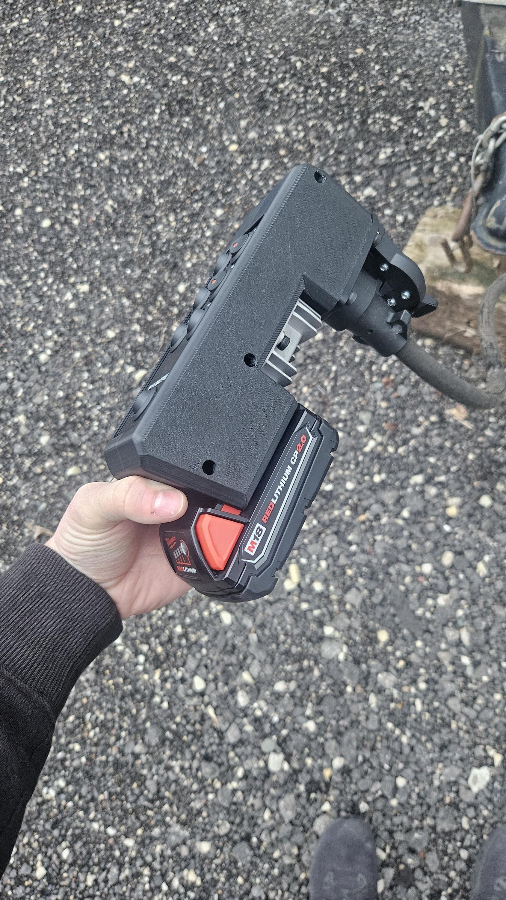 Milwaukee M18 Trailer Light Tester | 7-Pin Connector | Battery Powered Diagnostic Tool |RV trailer